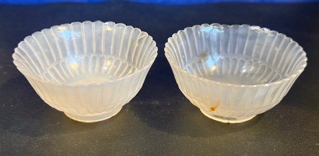 Pair small cups in agate sculpted a flowers form